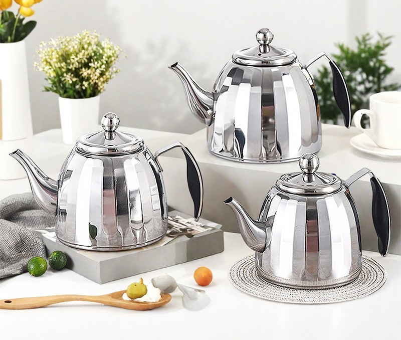 إبريق شاي من الفولاذ المقاوم للصدأ